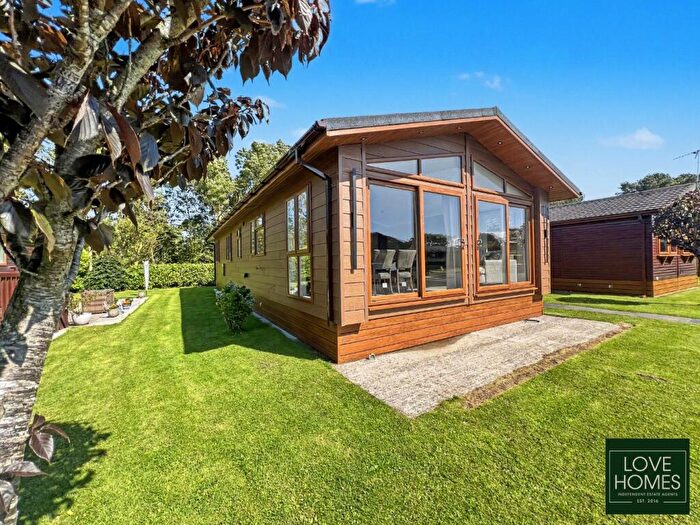 2 Bedroom Mobile Home For Sale In Buffalo Ridge, Lawnsdale Country Park, Lytham Road, Moss Side, Lytham St., FY8