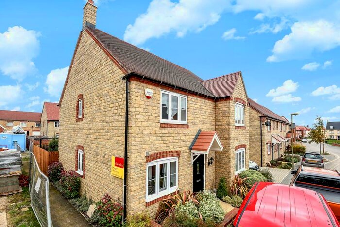 4 Bedroom Detached House To Rent In Kingsmere, Bicester, OX26