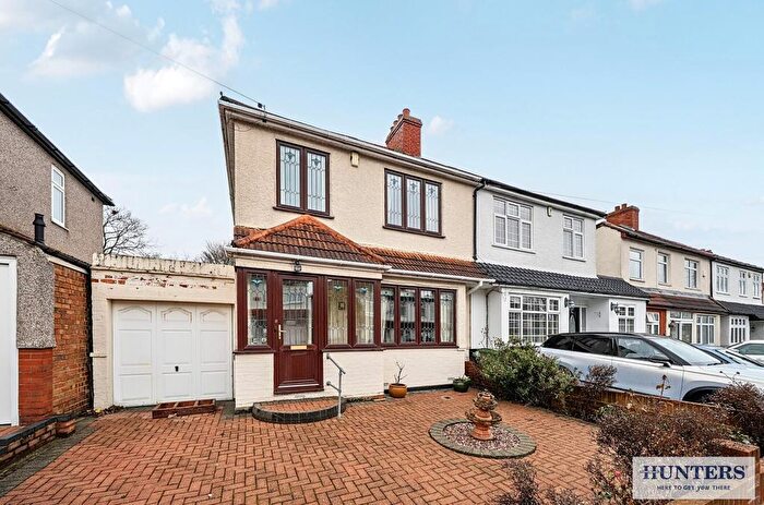 3 Bedroom Semi Detached House For Sale In Lulworth Road, Welling, DA16