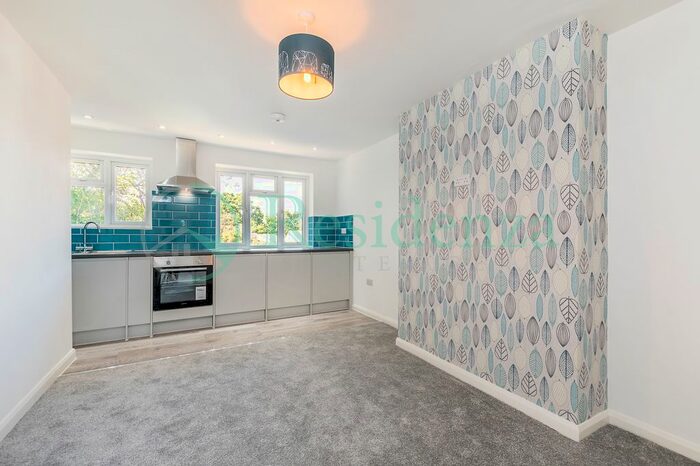 1 Bedroom Flat To Rent In Chelsea Close, Hampton, TW12