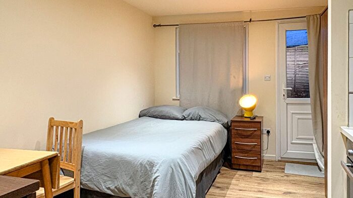Studio To Rent In High Road, London, NW10