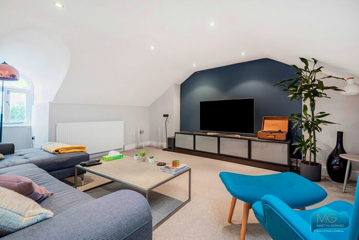 2 Bedroom Flat To Rent In Station Road, Finchley, London, N3