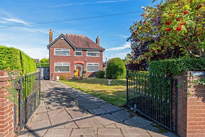 3 Bedroom Detached House For Sale In Chester Road, Grappenhall, Warrington, WA4