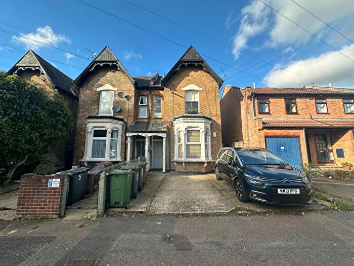 2 Bedroom Flat To Rent In Gainsford Road, E17