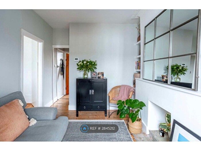 1 Bedroom Flat To Rent In Branksome Road, London, SW2