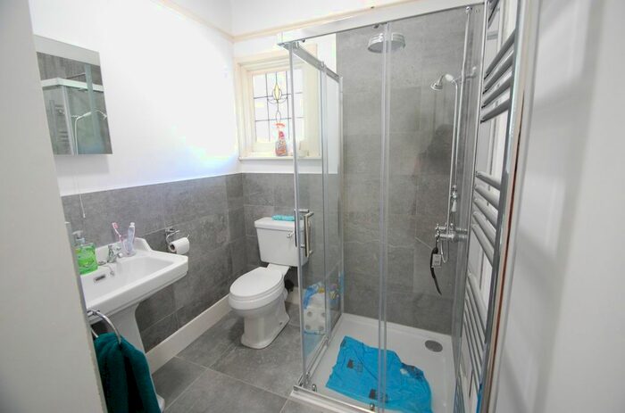 3 Bedroom Maisonette To Rent In Park Hill, Carshalton, SM5