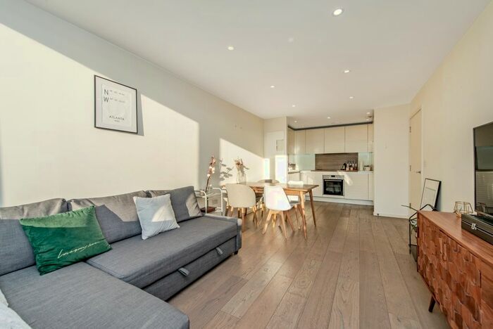 1 Bedroom Flat To Rent In Central Street, London, EC1V