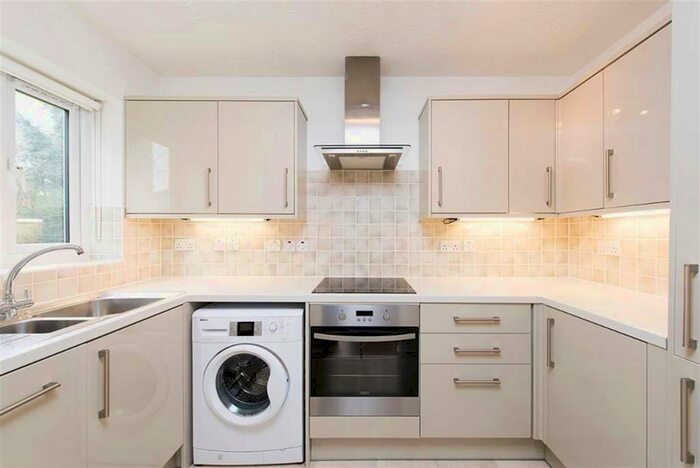 2 Bedroom Flat To Rent In Woodland Grove, Epping, Essex, CM16