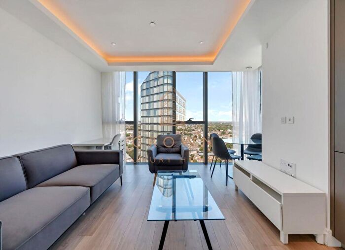 2 Bedroom Apartment To Rent In Carrara Tower, Old Street, EC1V