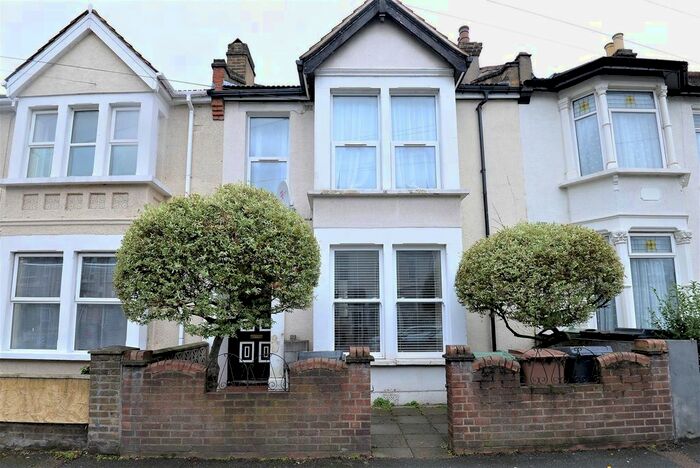 2 Bedroom Flat To Rent In Erskine Road, Walthamstow, London E17