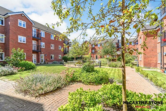 1 Bedroom Apartment For Sale In Oakhill Place, High View, Bedford, Bedfordshire, MK41