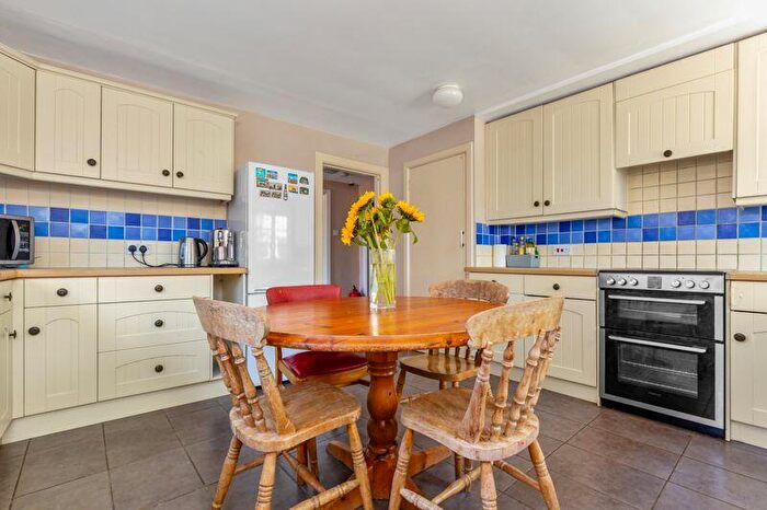 4 Bedroom Detached House For Sale In Murray Road, Horndean, PO8