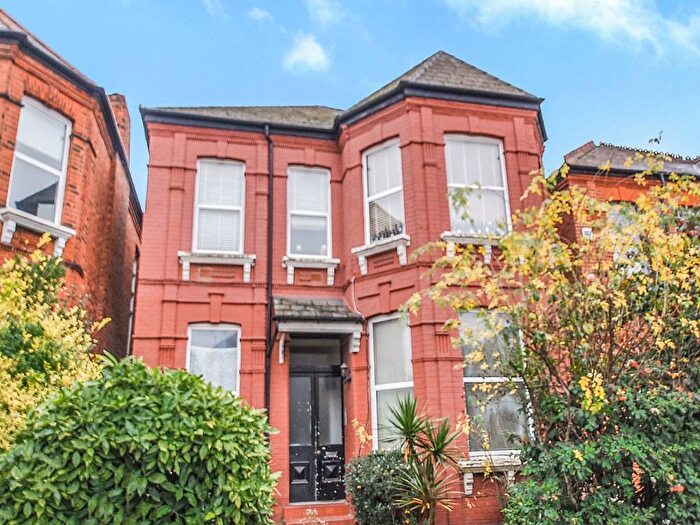 4 Bedroom Flat To Rent In Manstone Road, Cricklewood, London, NW2