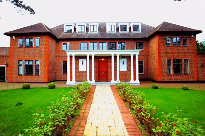 9 Bedroom Detached House To Rent In Brampton Grove, London, NW4