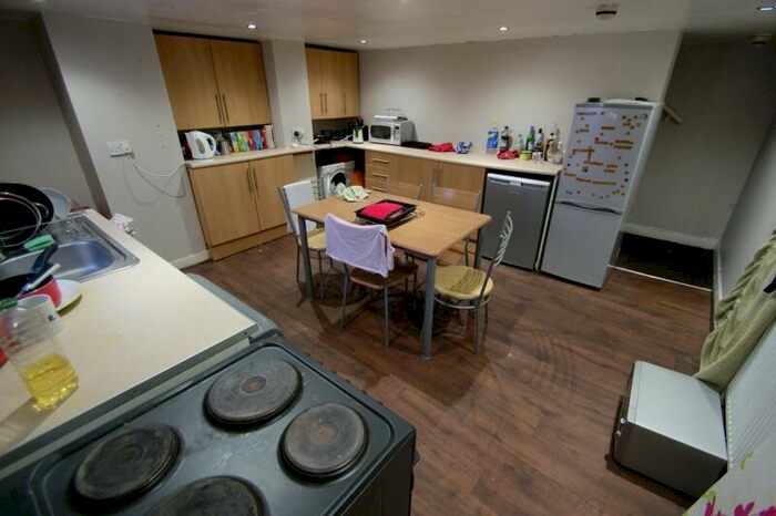 6 Bedroom Terraced House To Rent In Richmond Mount, Headingley, Leeds, LS6