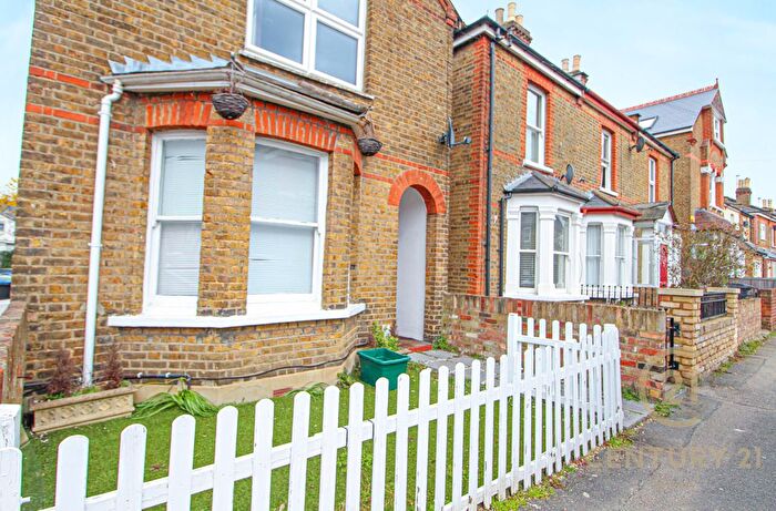 3 Bedroom Detached House For Sale In Alfred Road, Kingston Upon Thames, KT1