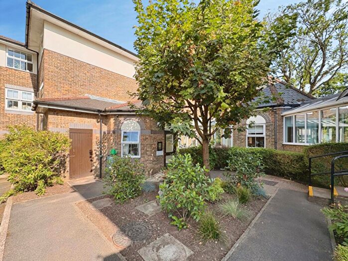 1 Bedroom Flat For Sale In William Farthing Close, Aldershot, Hampshire, GU11