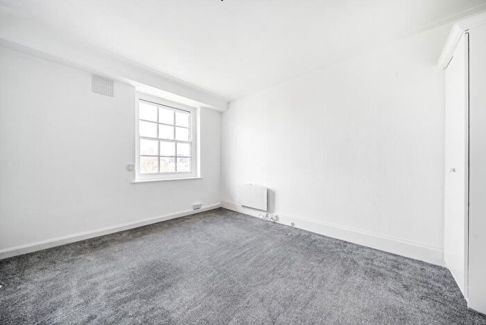 Flat To Rent In Grove End Road, London, NW8