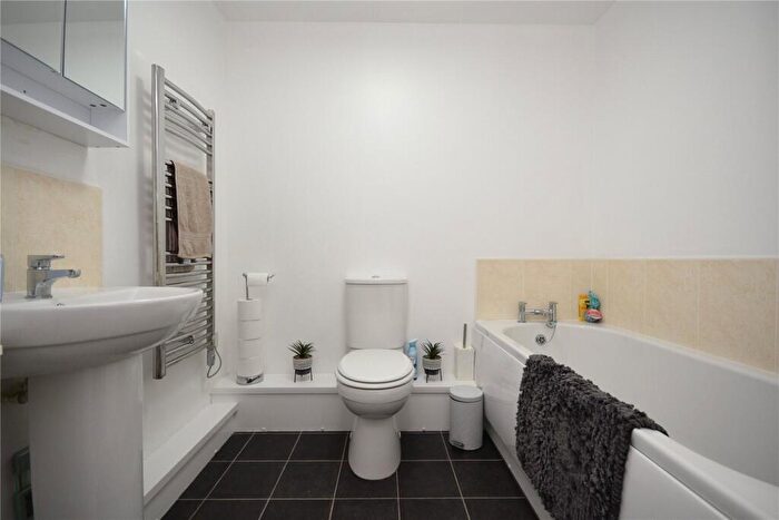 2 Bedroom Apartment To Rent In Boulevard Rise, Leeds, West Yorkshire, LS10