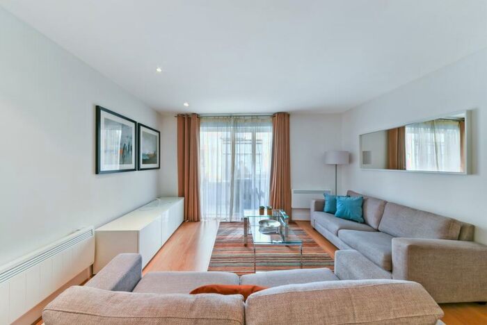 2 Bedroom Apartment To Rent In Meridian Court, Tempus Wharf, Shad Thames, SE16