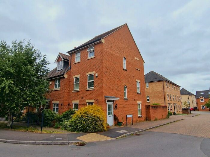 4 Bedroom End Of Terrace House To Rent In Estella Close, Haydon End, Swindon, SN25