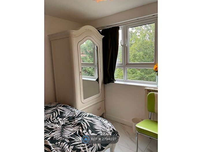 Studio To Rent In Star Road, London, W14