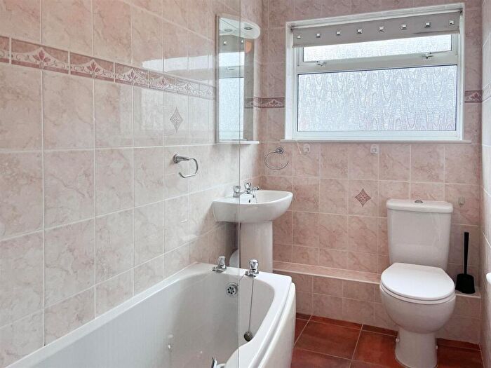 2 Bedroom End Of Terrace House To Rent In Weavers Close, Burgess Hill, RH15