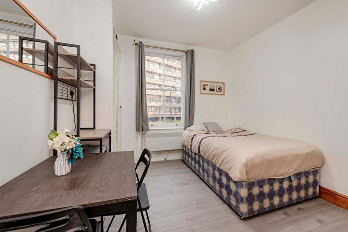 Flat To Rent In Aldersgate Street, EC1A