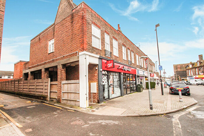 1 Bedroom Flat To Rent In North Road, Lancing, BN15