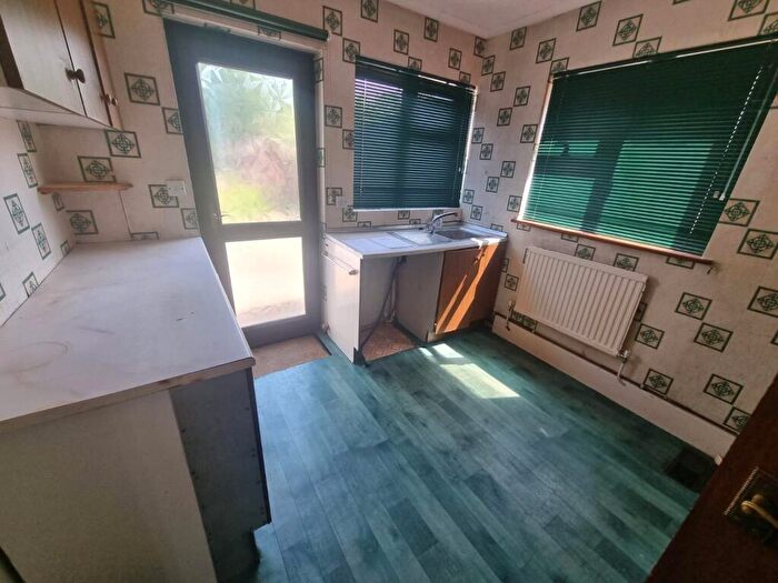 2 Bedroom Bungalow For Sale In Hullbridge Road, Rayleigh, Essex, SS6