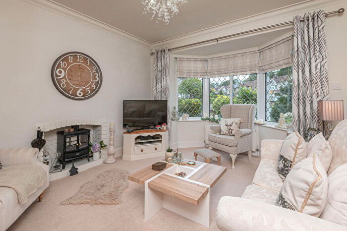 3 Bedroom Detached House For Sale In Knights Hill, Leeds, LS15