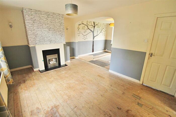 3 Bedroom End Of Terrace House For Sale In Signal Road, Grantham, NG31