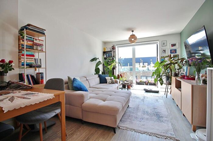 1 Bedroom Flat For Sale In Swan Street, Isleworth, TW7