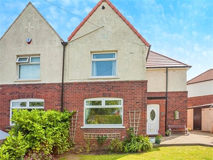 3 Bedroom Semi-Detached House For Sale In Broadway, Wakefield, WF2