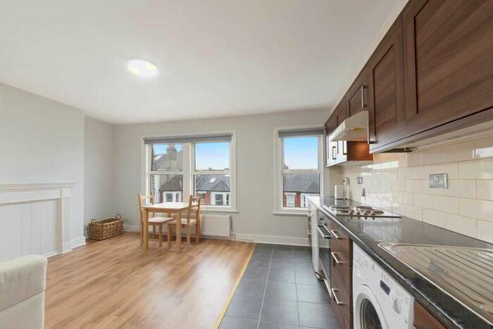 1 Bedroom Terraced House To Rent In Davisville Road, Shephards Bush, Chiswick, W12