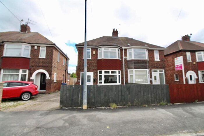 3 Bedroom Semi-Detached House To Rent In Golf Links Road, Hull, HU6