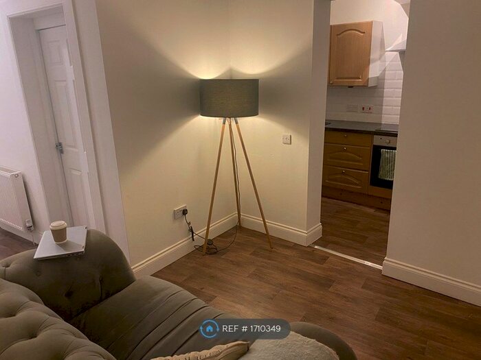 2 Bedroom Flat To Rent In Calder Street, Glasgow, G42