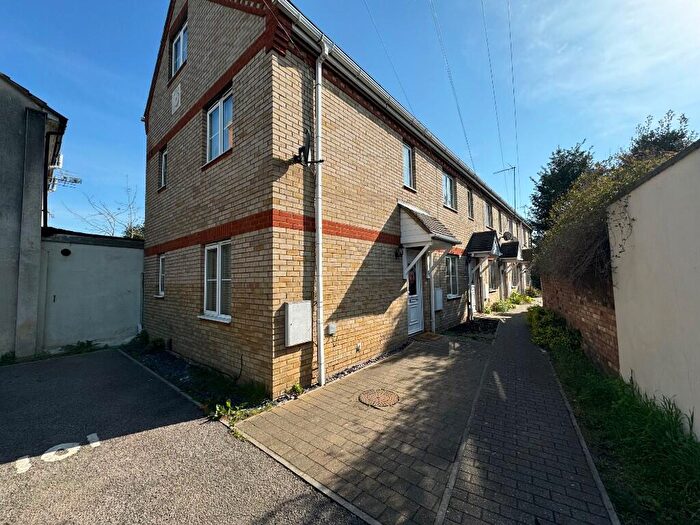 2 Bedroom Town House For Sale In Hitchin Street, Biggleswade, Bedfordshire, SG18