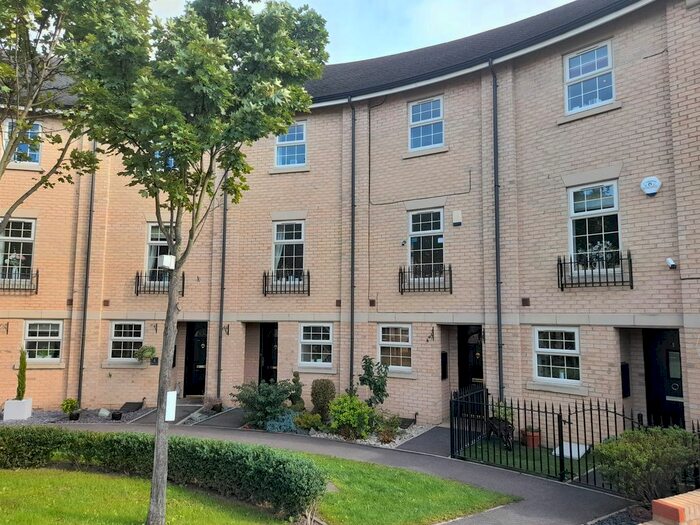 4 Bedroom Town House To Rent In Orchard Mews, Bolton-Upon-Dearne, Rotherham S63