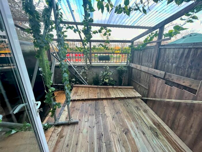 Studio To Rent In Lemsford Close, South Tottenham, London, N15