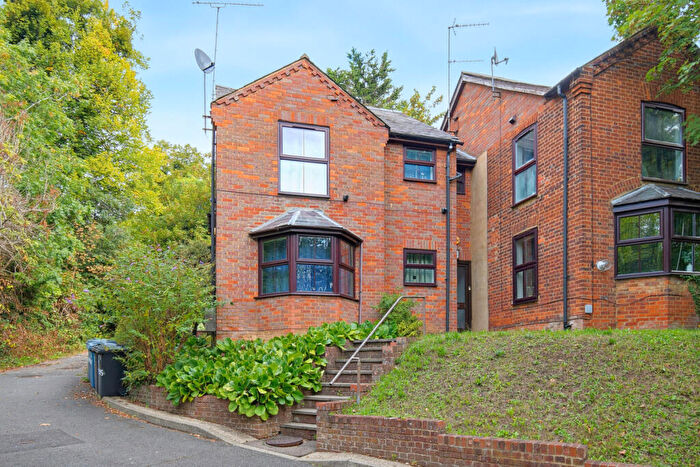 1 Bedroom Apartment For Sale In Pinions Road, High Wycombe, HP13