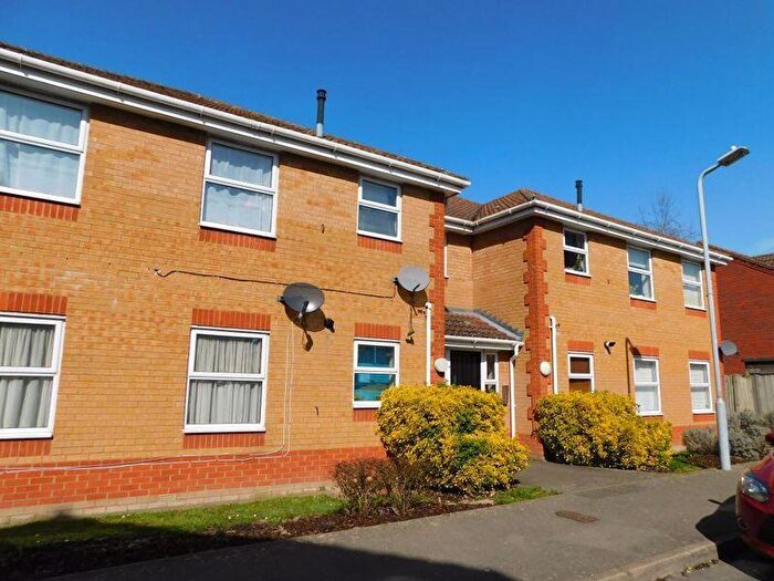 2 Bedroom Flat For Sale In Blunden Drive, Slough, SL3