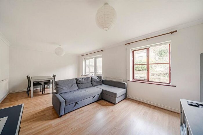 4 Bedroom Detached House For Sale In Honeysuckle Close, Winchester, SO22