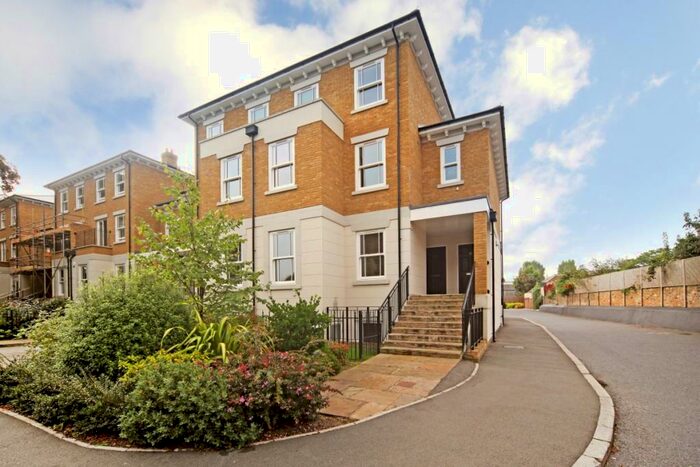 3 Bedroom Duplex To Rent In Claremont Road Windsor, SL4