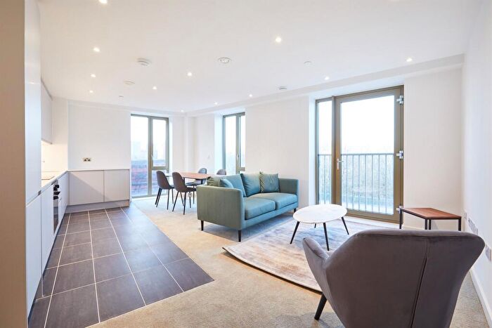 3 Bedroom Apartment To Rent In Local Crescent, M5