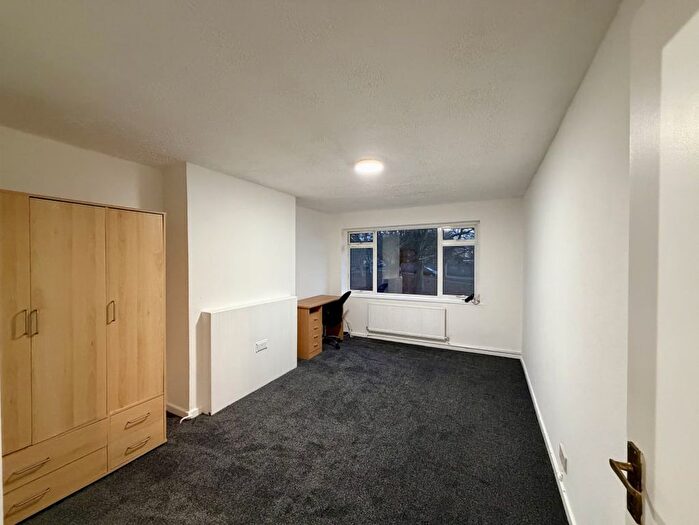 2 Bedroom Flat To Rent In Frayslea, Uxbridge, UB8