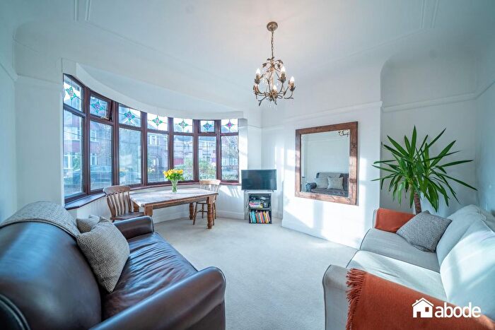 3 Bedroom Semi-Detached House For Sale In Wyndale Close, Mossley Hill, Liverpool, L18