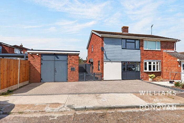 2 Bedroom Semi Detached House For Sale In Kingfisher Drive, South Benfleet, SS7