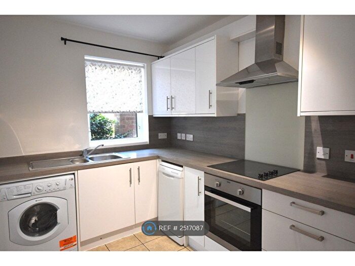 1 Bedroom Flat To Rent In Pottersfield, Enfield, EN1