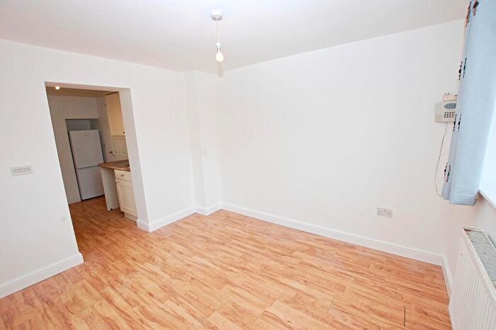 2 Bedroom Flat For Sale In Fairway Close, Oldland Common, Bristol, BS30